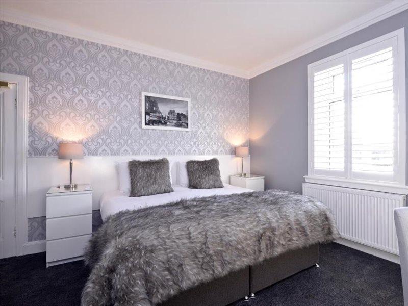 อัลฟ่า เกสท์เฮาส์ Bed & Breakfast เอดินบะระ ภายนอก รูปภาพ