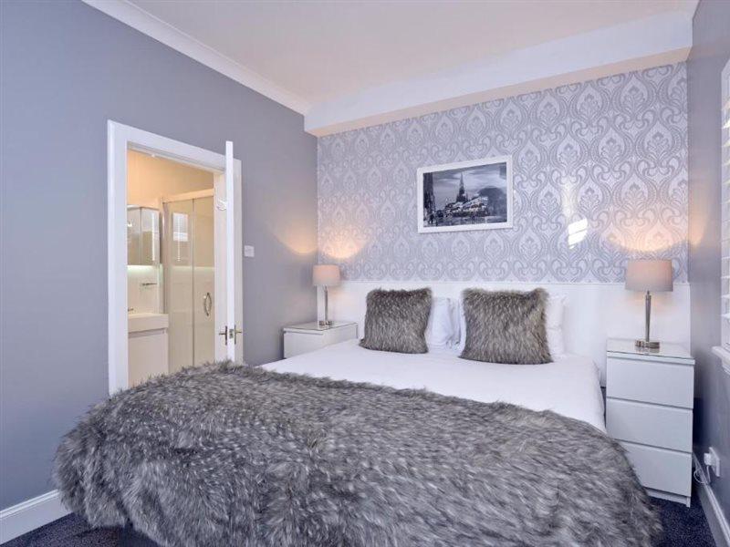 อัลฟ่า เกสท์เฮาส์ Bed & Breakfast เอดินบะระ ภายนอก รูปภาพ